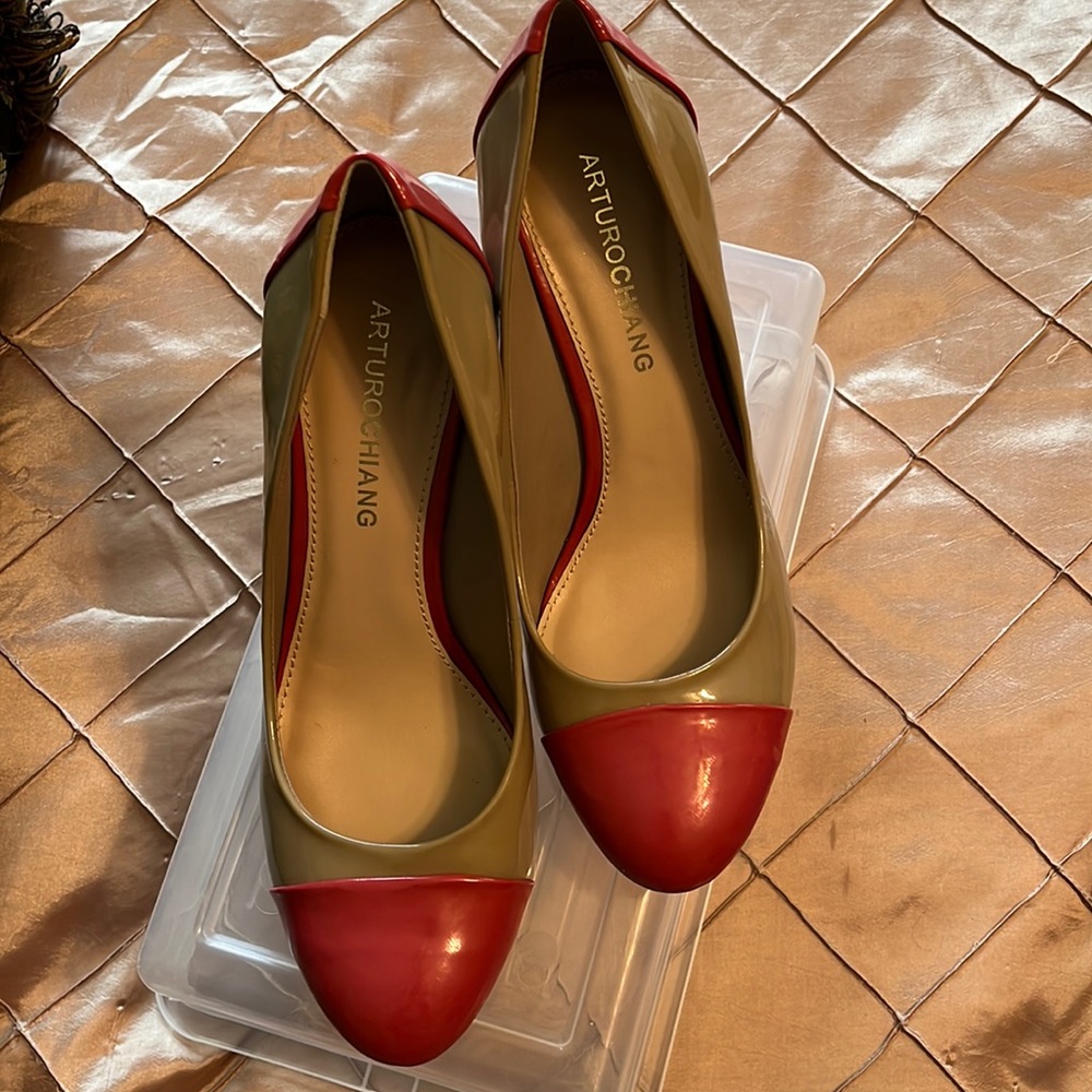 Arturo Chiang  shoes. Size 7 1/2. Leather upper. Worn a couple of times.